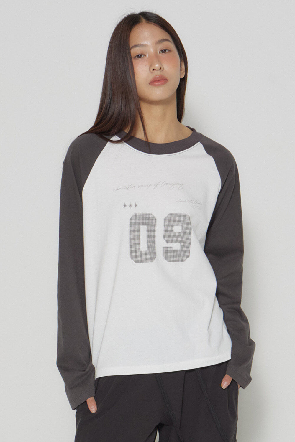 dearstalker-ss-25-susan-09-printed-raglan-t-white