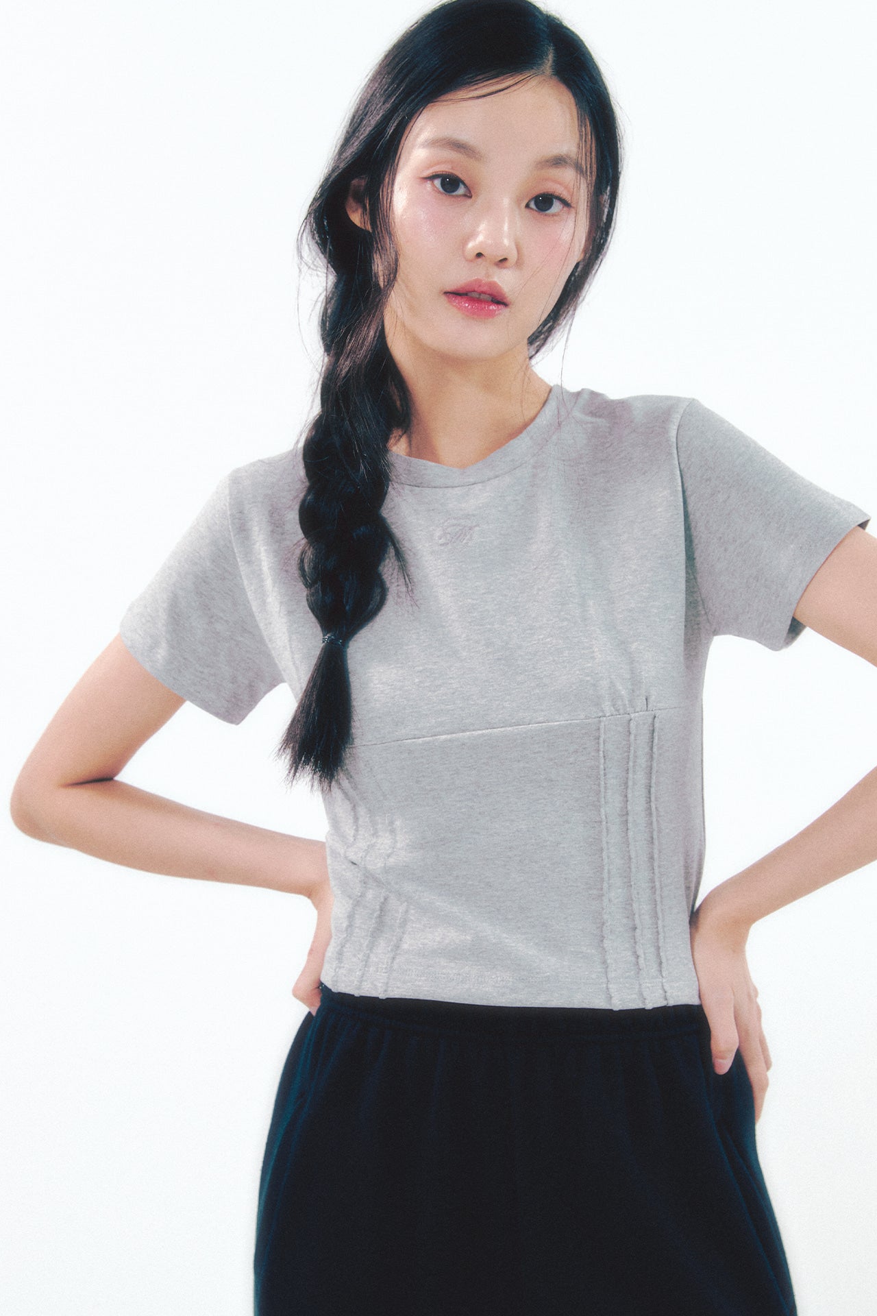 moilly-fw-24-heart-logo-shirring-detail-top-gray