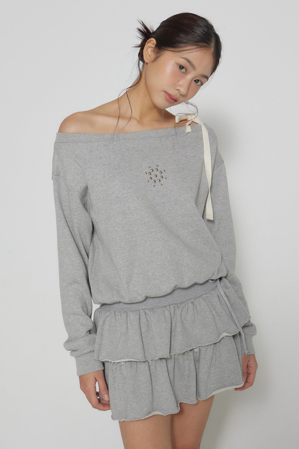 dearstalker-ss-25-ciara-one-offshoulder-sweatshirt-grey