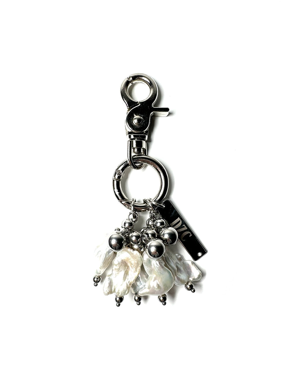 dazzling-club-seasonless-snow-pearl-key-chain