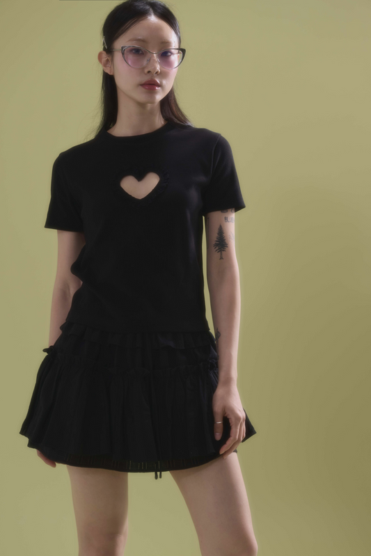 popsiz-ss-24-lace-heart-cutout-tshirtblack