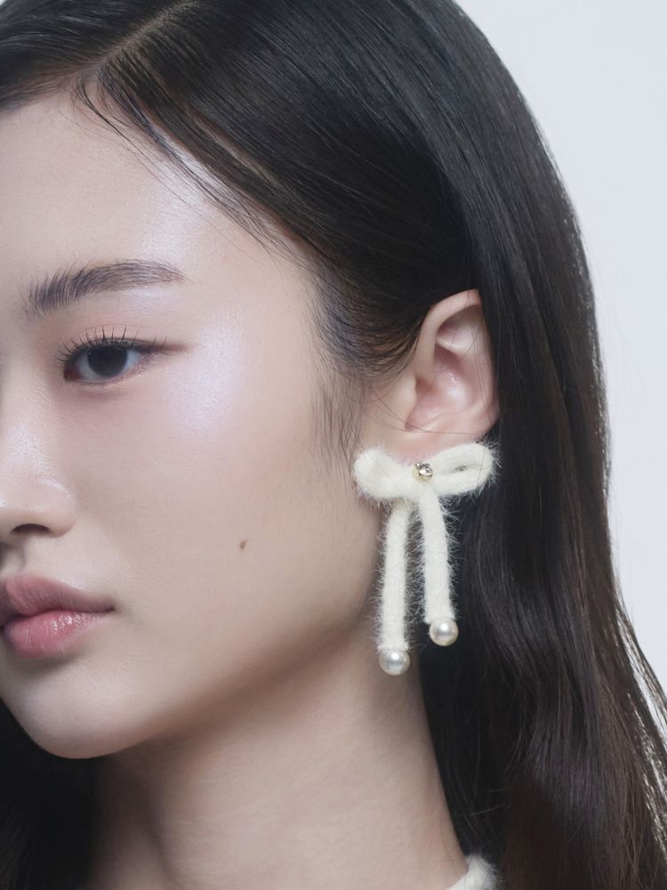 [LOLLA] Seasonless Winter Ribbon Earrings  (White)