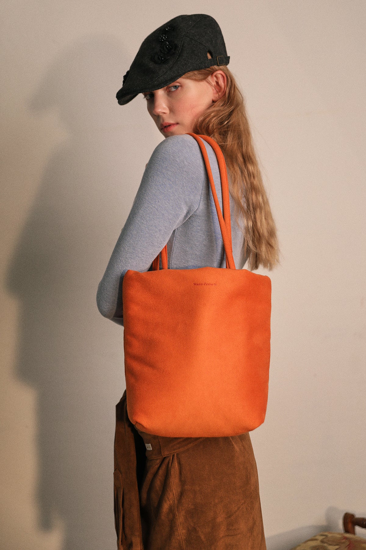 nana-crew-fw-24-house-suede-padding-bag-carrot