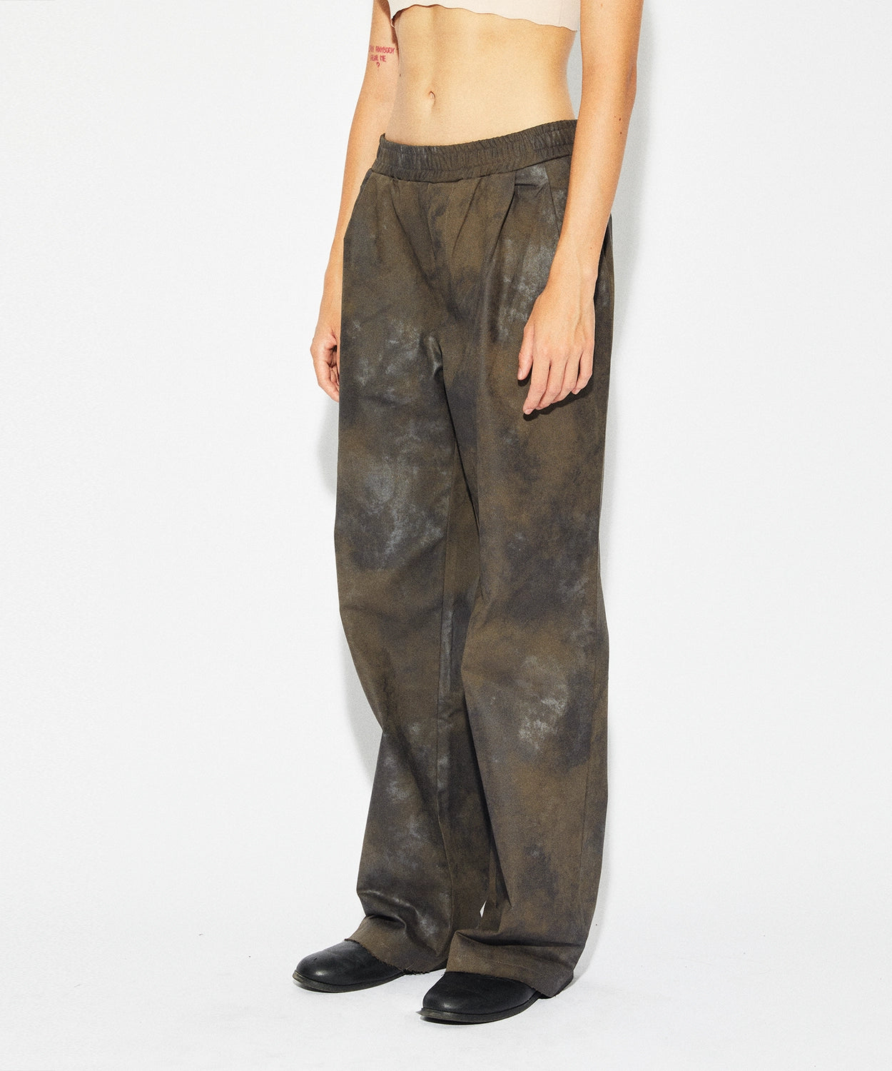 tonsil-ss-25-dirty-washing-banding-twotuck-wide-pants-khaki