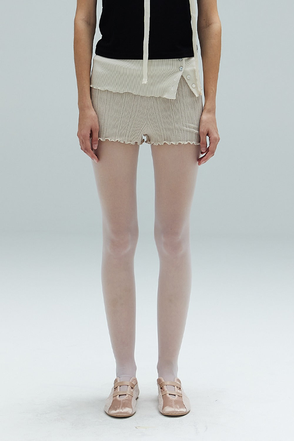 dearstalker-ss-24-amy-button-knit-shorts-beige