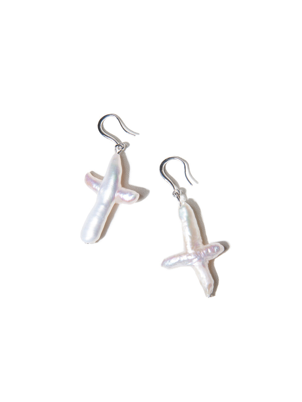 huggingoat-seasonless-(925-silver)-cross-pearl-earrings