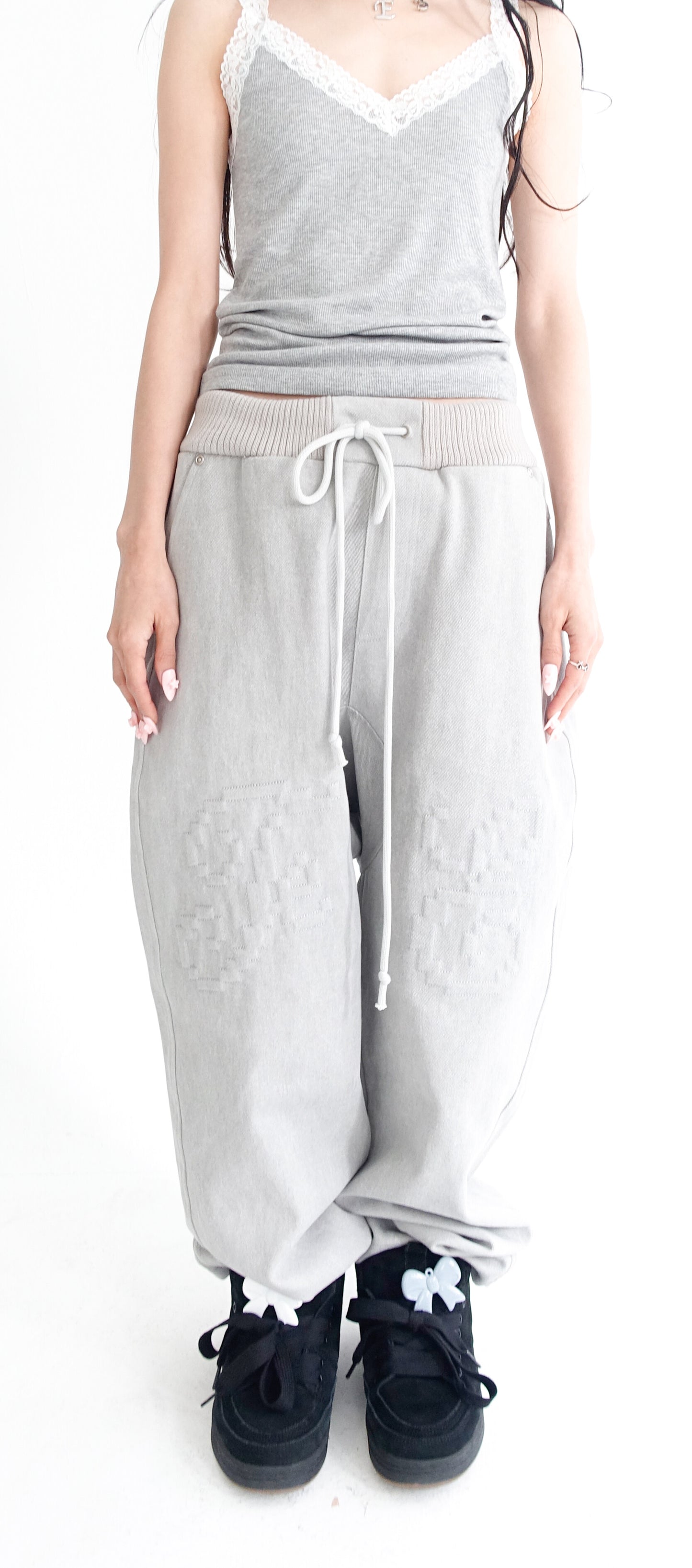 faerie-fw-24-(fa.er.ie)-embroidery-rib-cotton-pants-(grey)