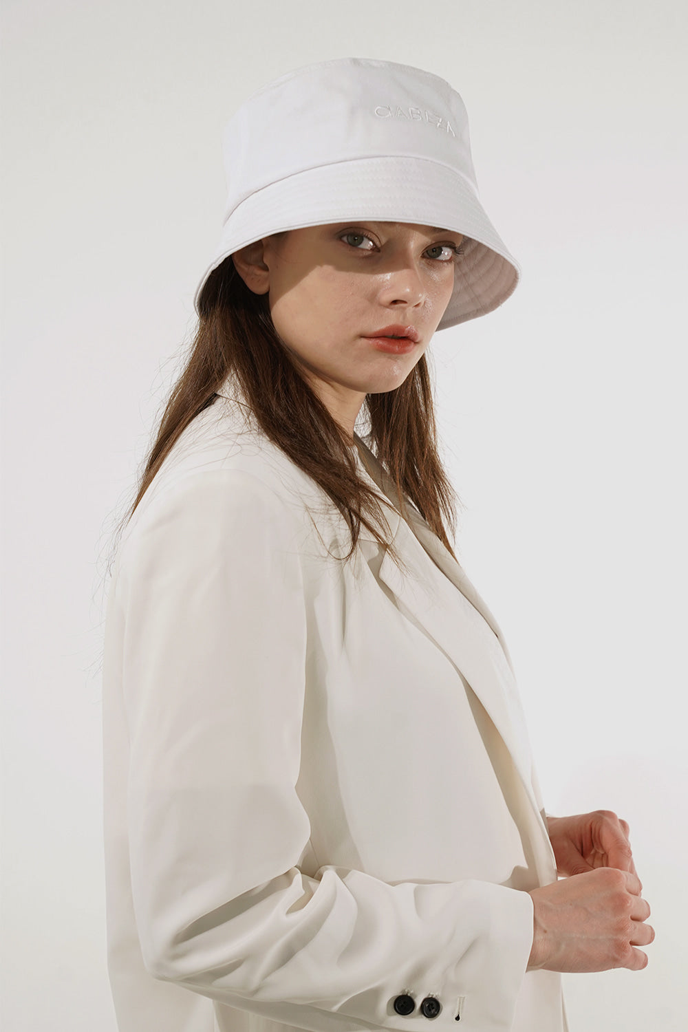 cabeza-seasonless-basic-bucket-hat_white