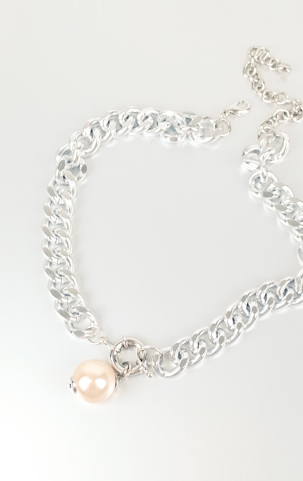 faerie-seasonless-candy-pearl-bold-choker